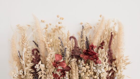 Tørrede Blomster i Bryllupscenterpieces: Naturlig Elegance til Dine Bryllupsborde